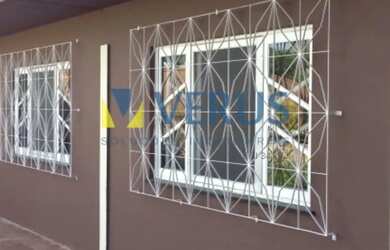 Imagem: A casa possui 3 Dormitórios, 1 Banheiro, 1 Vaga na garagem