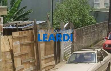 Imagem: O terreno possui 400m² de Área e está localizado em Vila