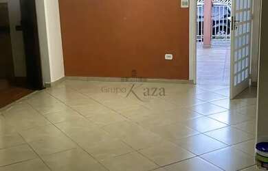 Imagem: A casa possui 5 Dormitórios, 5 Banheiros, 3 Vagas na garagem