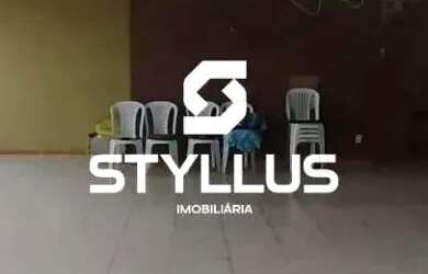 Imagem: A casa possui 3 Dormitórios, 1 Banheiro, 2 Vagas na garagem