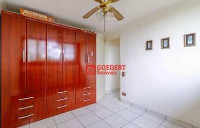 Imagem: O apartamento possui 3 Dormitórios, 1 Banheiro, 1 Vaga na garagem