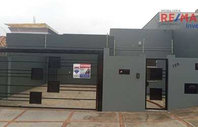 Imagem: A casa possui 3 Dormitórios, 2 Banheiros, 2 Vagas na garagem