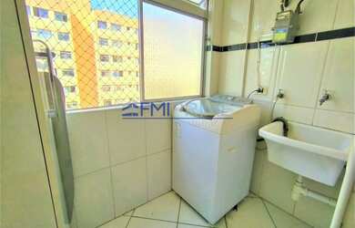 Imagem: O apartamento possui 2 Dormitórios, 1 Banheiro, 1 Vaga na garagem