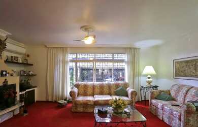 Imagem: A casa possui 3 Dormitórios, 2 Banheiros, 2 Vagas na garagem