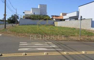 Imagem: O terreno possui 390m² de Área e está localizado em Parque