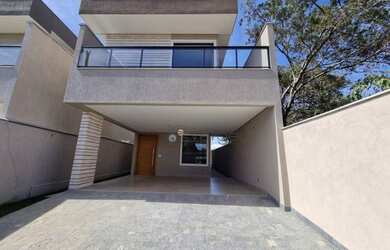 Imagem: A casa possui 3 Dormitórios, 3 Banheiros, 3 Vagas na garagem