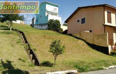 Imagem: O terreno possui 250m² de Área e está localizado em Quintas