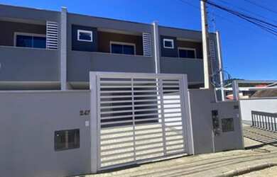 Imagem: A casa possui 2 Dormitórios, 3 Banheiros, 2 Vagas na garagem