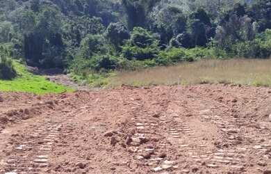 Imagem: O terreno possui 600m² de Área e está localizado em Centro