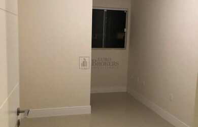 Imagem 16: Sobrado novo no Centro de Balneário Camboriú