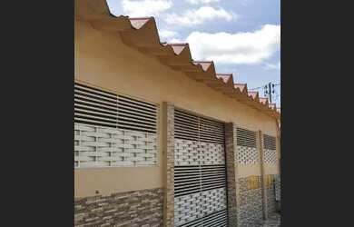 Imagem: A casa possui 3 Dormitórios, 2 Banheiros, 3 Vagas na garagem