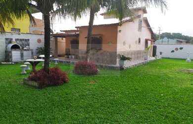 Imagem: A casa possui 2 Dormitórios, 1 Banheiro, 5 Vagas na garagem