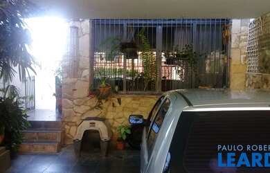 Imagem: A casa possui 3 Dormitórios, 4 Banheiros, 2 Vagas na garagem