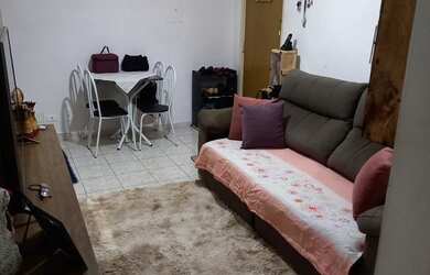 Imagem: O apartamento possui 2 Dormitórios, 1 Banheiro, 1 Vaga na garagem