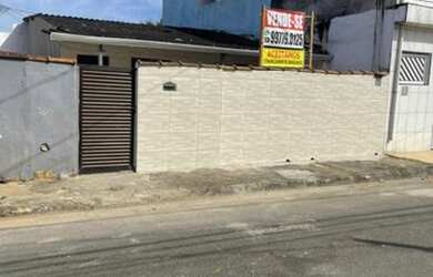 Imagem: A casa possui 2 Dormitórios, 1 Banheiro, 1 Vaga na garagem