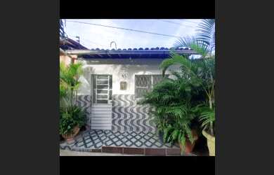 Imagem: A casa possui 2 Dormitórios e está localizado em Farol, Maceió