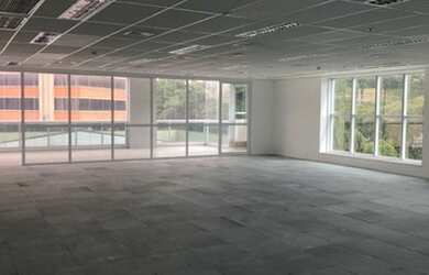 Imagem: O depósito possui 5 Vagas na garagem, 568m² de Área e está