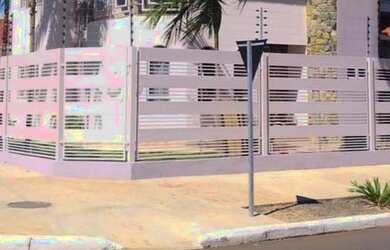 Imagem: A casa possui 3 Dormitórios, 2 Banheiros, 1 Vaga na garagem