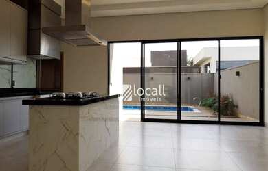 Imagem: A casa em condomínio possui 3 Dormitórios, 4 Banheiros, 2