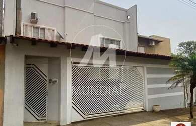 Imagem: A casa possui 3 Dormitórios, 3 Banheiros, 2 Vagas na garagem