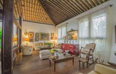 Imagem: A casa em condomínio possui 4 Dormitórios, 5 Banheiros, 4