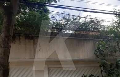 Imagem: A casa possui 3 Dormitórios, 4 Banheiros, 3 Vagas na garagem