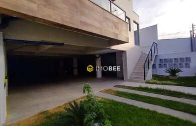 Imagem: O apartamento possui 3 Dormitórios, 1 Banheiro, 2 Vagas na