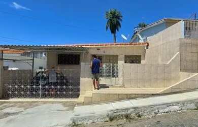 Imagem: O apartamento possui 3 Dormitórios, 1 Banheiro, 2 Vagas na