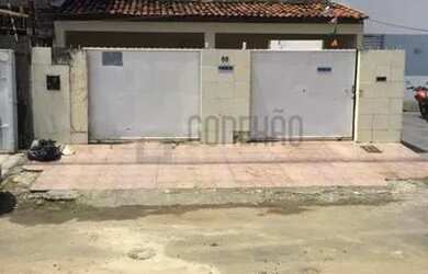 Imagem: A casa possui 3 Dormitórios, 2 Banheiros, 2 Vagas na garagem