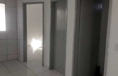 Imagem: A casa possui 2 Dormitórios e 1 Banheiro e está localizado