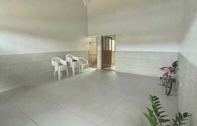 Imagem: A casa possui 3 Dormitórios, 3 Banheiros, 2 Vagas na garagem