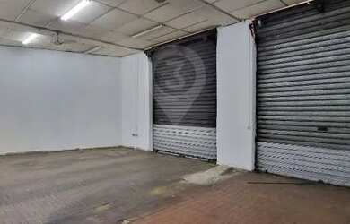 Imagem: O depósito possui 218m² de Área e está localizado em Centro