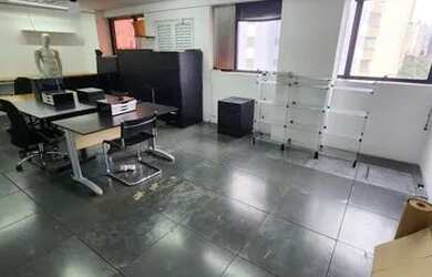 Imagem: O depósito possui 1 Vaga na garagem e 48m² de Área e está