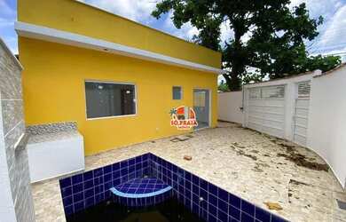 Imagem: A casa possui 3 Dormitórios, 2 Banheiros, 2 Vagas na garagem