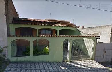 Imagem: A casa possui 3 Dormitórios, 2 Banheiros, 2 Vagas na garagem