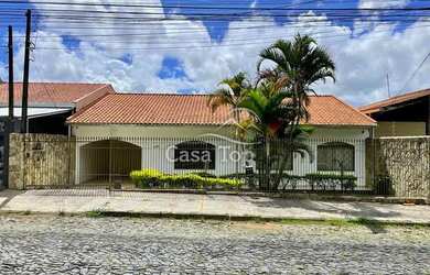 Imagem: A casa possui 3 Dormitórios, 1 Banheiro, 200m² de Área e