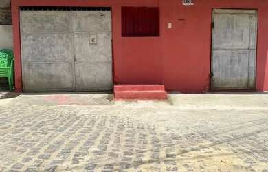 Imagem: A casa possui 2 Dormitórios, 1 Banheiro, 1 Vaga na garagem