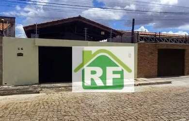 Imagem: A casa possui 3 Dormitórios, 1 Banheiro, 1 Vaga na garagem