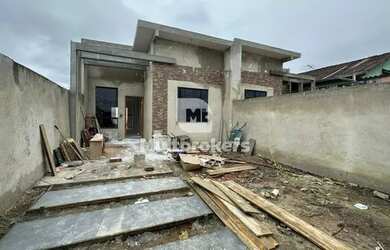 Imagem: A casa possui 3 Dormitórios, 2 Banheiros, 1 Vaga na garagem