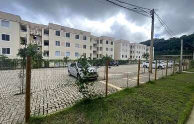 Imagem: O apartamento possui 2 Dormitórios, 1 Banheiro, 1 Vaga na garagem