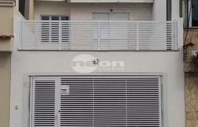 Imagem: A casa possui 3 Dormitórios, 3 Banheiros, 2 Vagas na garagem