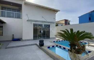 Imagem: A casa possui 4 Dormitórios, 3 Banheiros, 3 Vagas na garagem