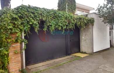 Imagem: A casa possui 4 Dormitórios, 3 Banheiros, 450m² de Área e