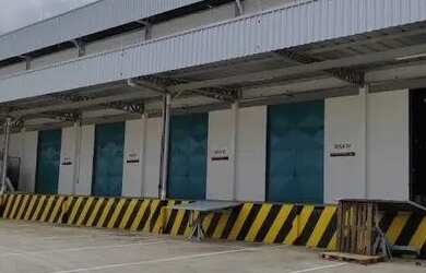 Imagem: O depósito possui 5 Vagas na garagem e 4500m² de Área e está