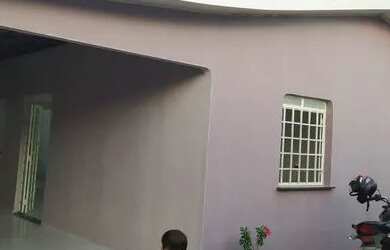 Imagem: A casa possui 2 Dormitórios, 1 Banheiro, 1 Vaga na garagem