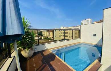 Imagem: A casa possui 3 Dormitórios, 4 Banheiros, 2 Vagas na garagem