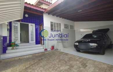 Imagem: A casa possui 4 Dormitórios, 3 Banheiros, 4 Vagas na garagem