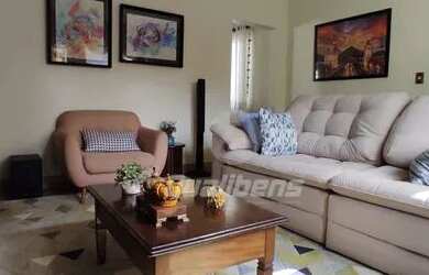 Imagem: A casa possui 3 Dormitórios, 1 Banheiro, 3 Vagas na garagem