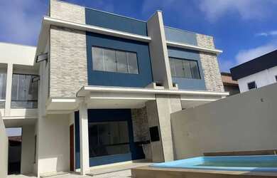 Imagem: A casa possui 3 Dormitórios, 4 Banheiros, 2 Vagas na garagem