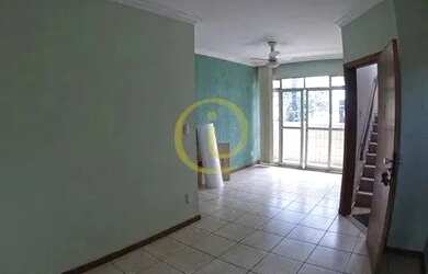 Imagem: O apartamento possui 3 Dormitórios, 1 Banheiro, 2 Vagas na